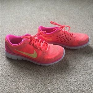 Nike Flex Runs